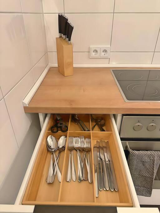 Urban & Chic: 2Bdr, Parkplatz Apartment Witten Bagian luar foto