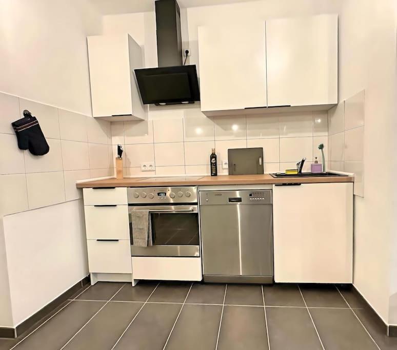 Urban & Chic: 2Bdr, Parkplatz Apartment Witten Bagian luar foto