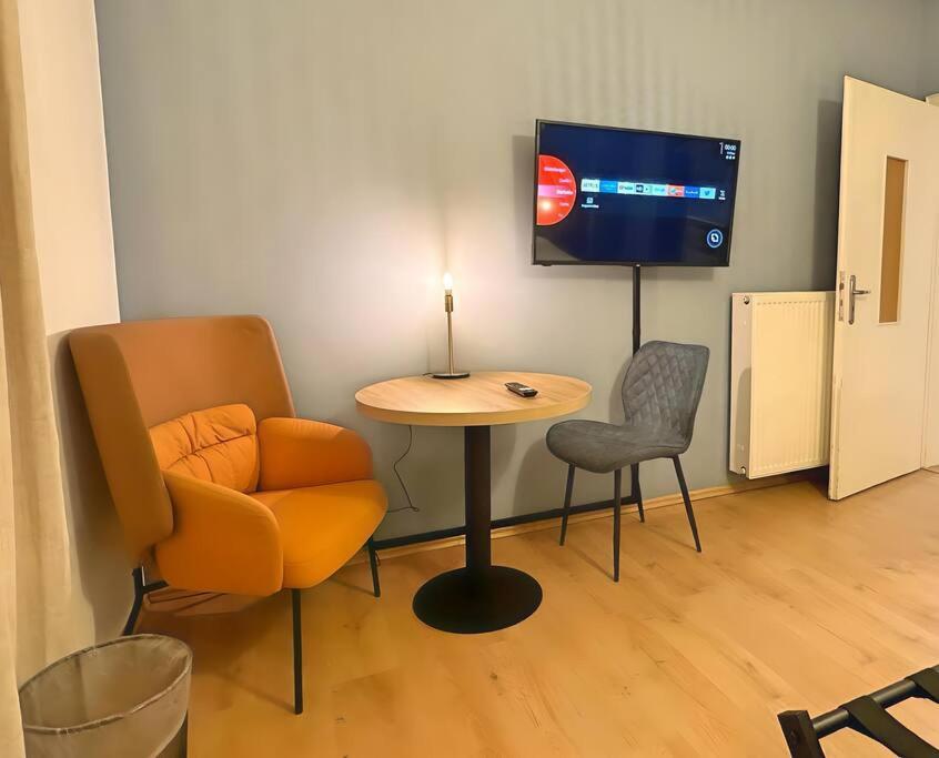 Urban & Chic: 2Bdr, Parkplatz Apartment Witten Bagian luar foto