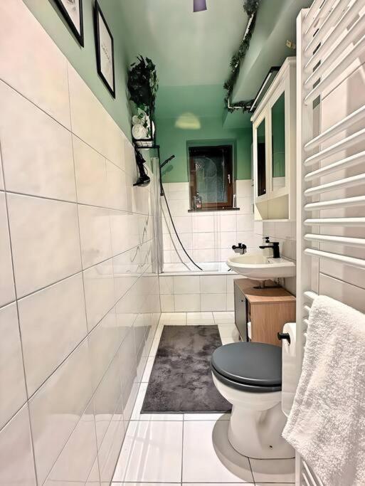 Urban & Chic: 2Bdr, Parkplatz Apartment Witten Bagian luar foto